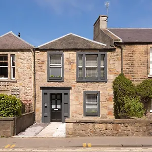 48 Gilmore Place Residences Gasthof EDI